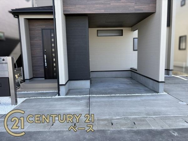 奈良市杏町 ７号棟 ／新築一戸建の駐車場|■現地撮影写真■駐車スペース２台分完備！