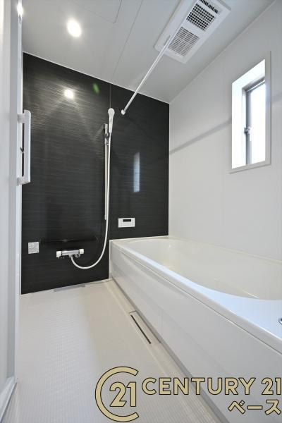 クレイドルガーデン杏町 １号棟 ／新築一戸建の浴室|■現地撮影写真■ゆったりしたサイズの浴室！足を伸ばしての入浴は疲れも癒してくれます！