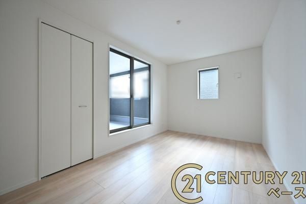クレイドルガーデン杏町 １号棟 ／新築一戸建の洋室|■現地撮影写真■日当たりのよい明るい雰囲気の洋室です！