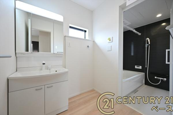 クレイドルガーデン杏町 ２号棟 ／新築一戸建の内観：施工例|■玄関には大容量収納スペースを完備！■