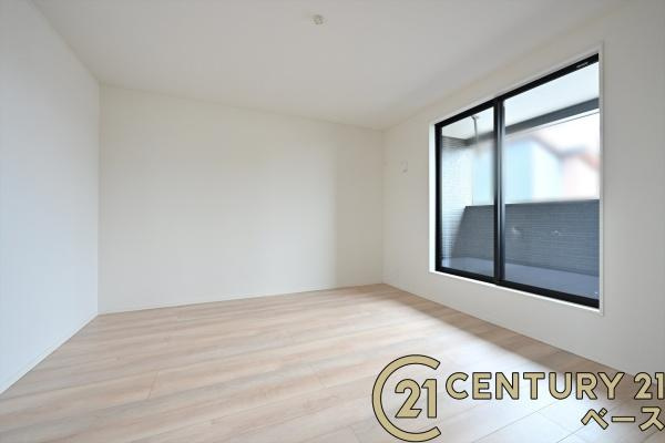 クレイドルガーデン杏町 ２号棟 ／新築一戸建の内観：施工例|■冬物のコートや季節のものなどたくさんしまえる広さ！■
