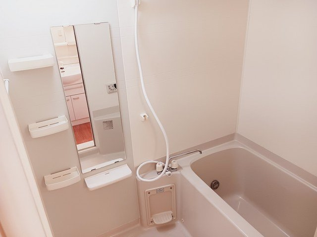 ベルズかたかごＣの浴室|ゆったり過ごせるお風呂です