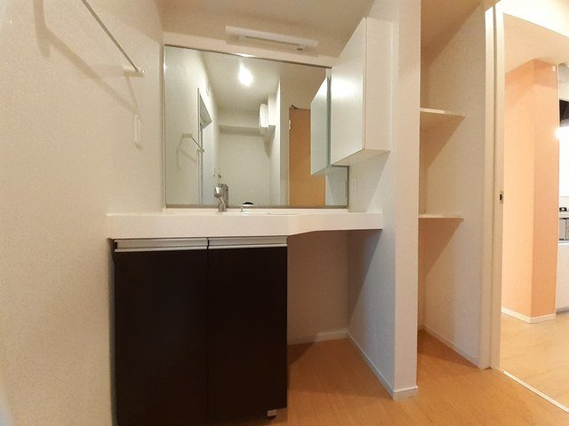 ラパン町村　Ⅰの洗面所|スペースが確保できる洗面所です