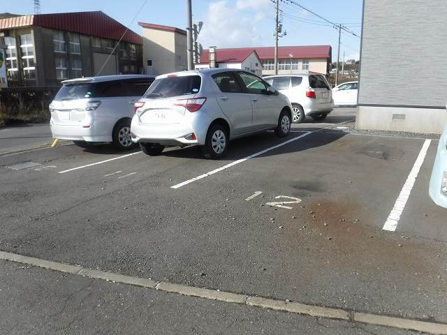 レオパレスイタンキ浜の駐車場