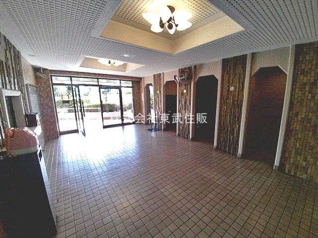 【ロビー】 | コンドミニアム坂戸 | 開放感のあるロビー