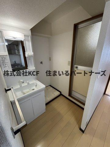 エトランゼ12の洗面所|ゆったりとスペースのある洗面所