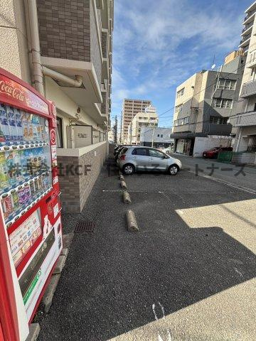 エトランゼ12の駐車場|車をお持ちの方に嬉しい駐車場付きの物件です