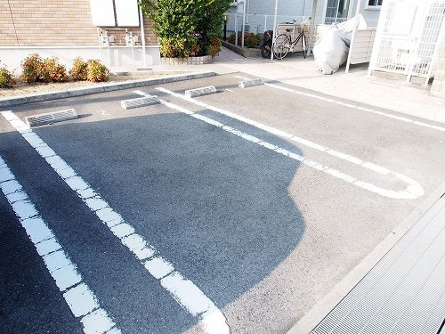 ミルトス神田の駐車場