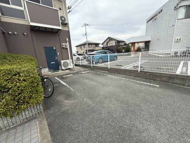 ファミール　ロジュマンの駐車場