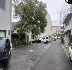 大津市本丸町の店舗事務所の駐車場