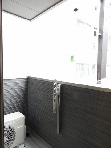 レイル　ヤード　中山　Ⅱのバルコニー|外からの目が気にならないバルコニーで洗濯物が干せます