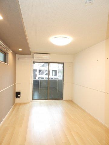 レイル　ヤード　中山　Ⅱの居間・リビング|ゆったりとしたリビングです