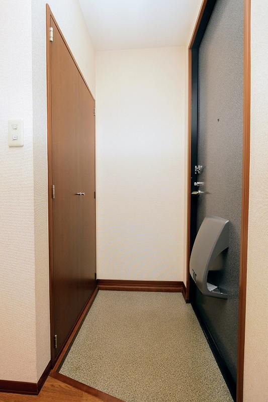 フィールドエッヂC棟の玄関|フィールドエッヂC　201