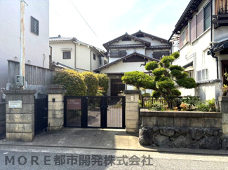 【外観】 | 間口約6.7ｍ、前面道路幅員約6ｍあります。