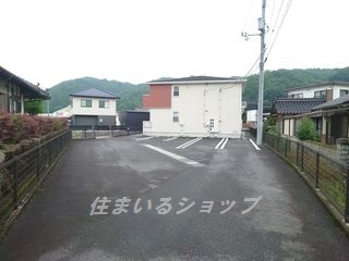 広島市安佐北区三入２丁目のアパートの駐車場