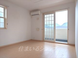 広島市安佐北区三入２丁目のアパートの居間・リビング|エアコン付き