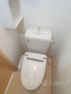 広島市安佐北区三入２丁目のアパートのトイレ|シャワートイレ・収納あり