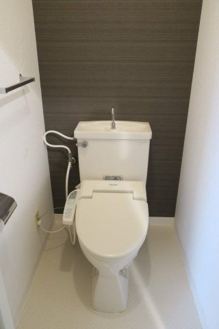 グランドハイツ野中のトイレ|温水洗浄便座