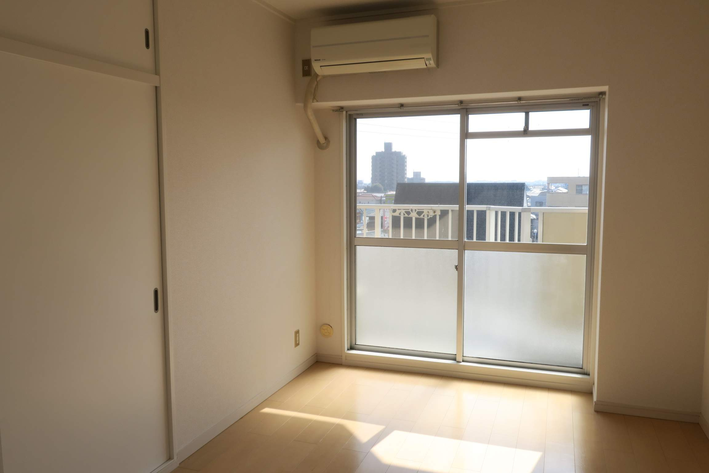 グランドハイツ野中の洋室|西側洋室