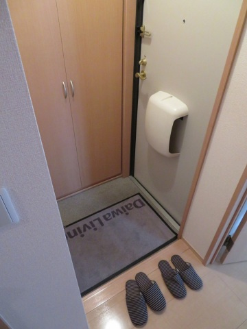 メルベーユ高井田の玄関