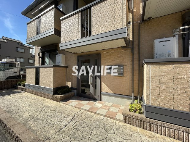 メルベーユ高井田のエントランス