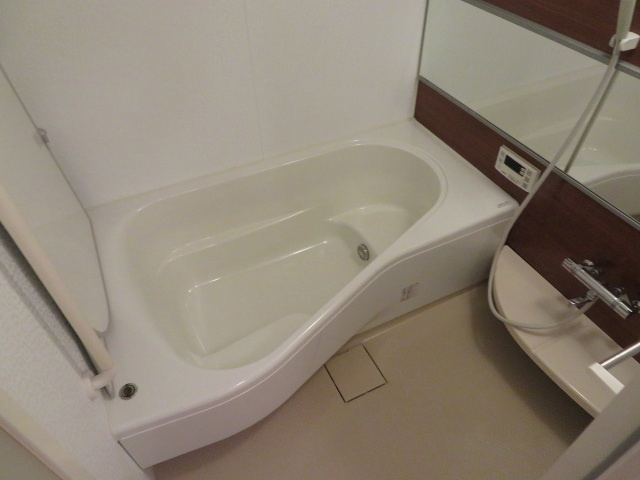 メルベーユ高井田の浴室