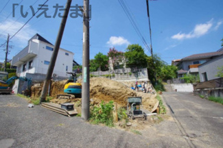 【前面道路含む現地写真】