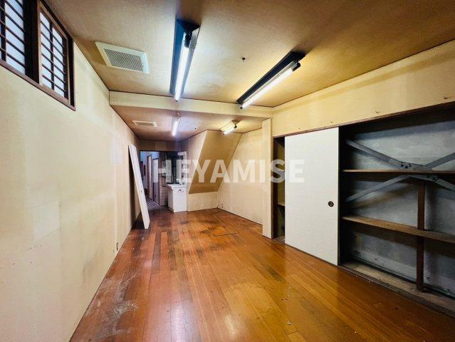 伊勢町貸家の洋室|1階　洋室8.7帖