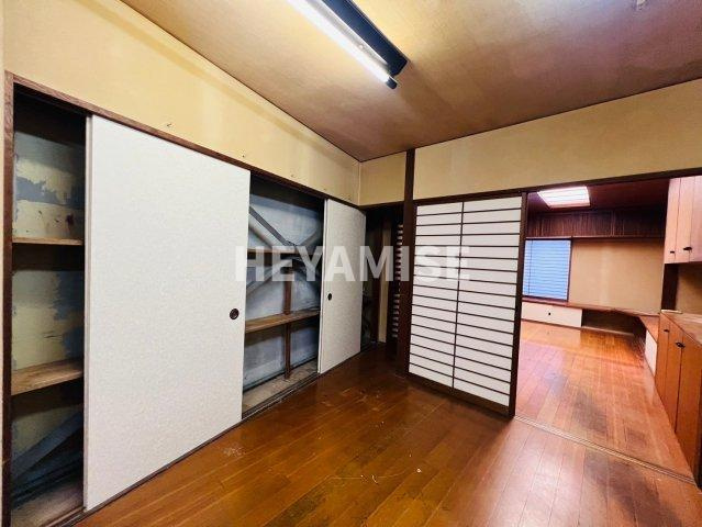 伊勢町貸家の洋室|1階　洋室8.7帖