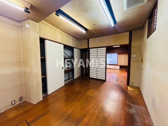 伊勢町貸家の洋室|1階　洋室8.7帖