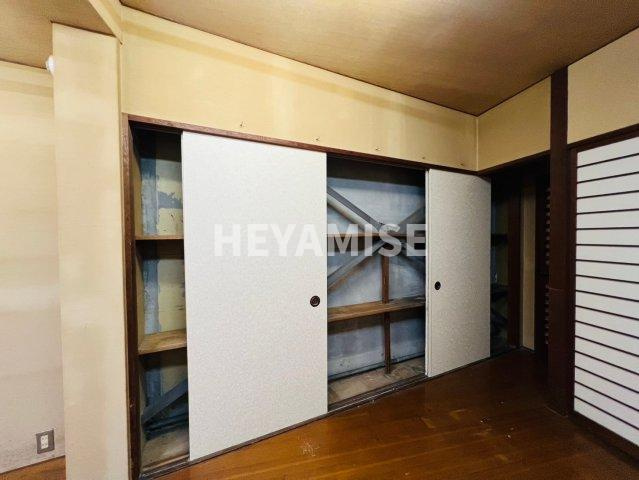 伊勢町貸家の収納|1階　洋室8.7帖