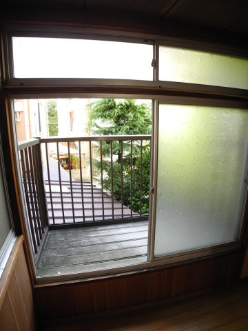 伊勢町貸家のバルコニー