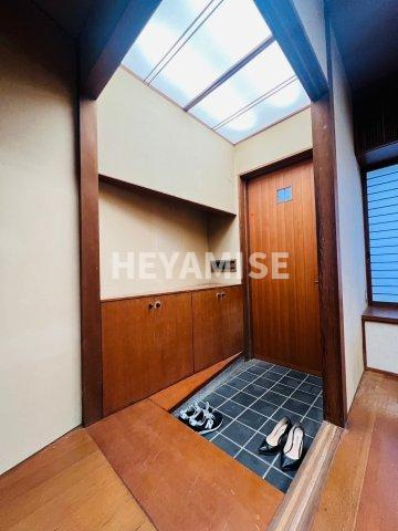 伊勢町貸家の玄関