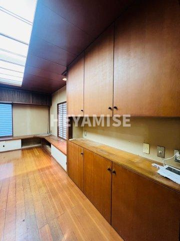 伊勢町貸家の収納|1階　洋室6.8帖