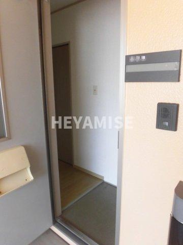 インター池田 A棟の玄関