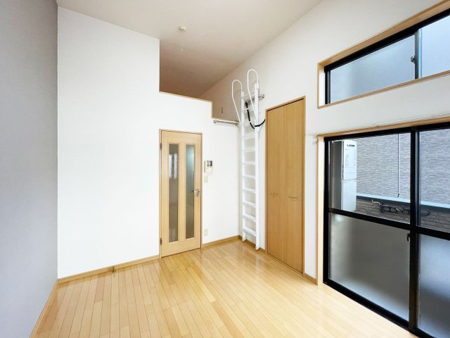 【居間・リビング】 | ピュア東比恵弐番館 | 快適で過ごしやすいお部屋です。（画像は類似のお部屋です）
