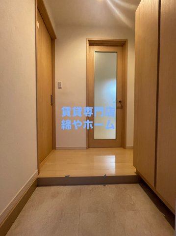 グランパシフィックパインスクエアの玄関|明るい玄関です