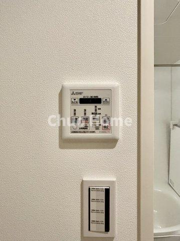 葛西パークサイドハイツの冷暖房・空調設備|【浴室乾燥機】暖房・冷風・換気・乾燥が可能です。毎日を快適に過ごせるうれしい機能が揃っています。雨の日の洗濯物も安心です。