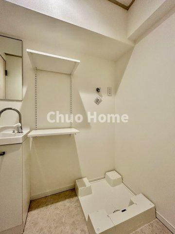 葛西パークサイドハイツのランドリースペース|【ランドリースペース】担当者がスケールを持ち歩いておりますので、ご見学時には現在お使いの洗濯機などがきちんと収まるかなどもチェックして下さい。見学前に測っておくと非常に便利だと思います。