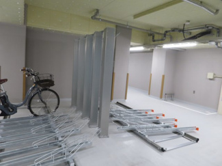 【その他共用部分】 | アトラスシティ千歳烏山グランスイート風の棟 | 駐輪場