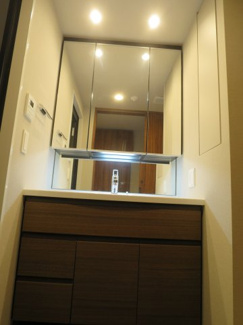 【独立洗面台】 | アトラスシティ千歳烏山グランスイート風の棟