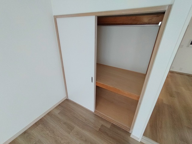 神戸市兵庫区西出町１丁目の賃貸マンションの収納