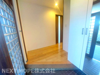 【玄関】 | 宝塚市逆瀬台６丁目中古戸建ゆったり４SLDK | スッキリとした印象の玄関です♪