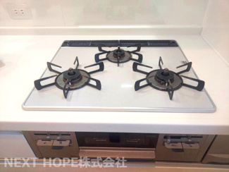 【キッチン】 | 宝塚市逆瀬台６丁目中古戸建ゆったり４SLDK | ガス３コクチコンロでお料理もスピーディーに仕上がります！！