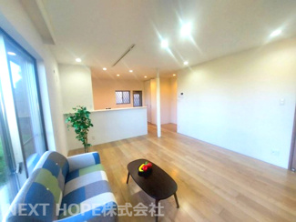 【居間・リビング】 | 宝塚市逆瀬台６丁目中古戸建ゆったり４SLDK | LDKは約14.7帖のゆったりとした空間です♪室内はいつでもご見学できます！！お気軽にネクストホープ不動産までお問い合わせを！！