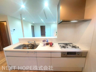 【キッチン】 | 宝塚市逆瀬台６丁目中古戸建ゆったり４SLDK | 圧迫感の無い対面式システムキッチンです♪お料理を作りながらリビングのご家族とのコミュニケーションもとれます！！