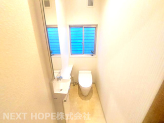 【トイレ】 | 宝塚市逆瀬台６丁目中古戸建ゆったり４SLDK | トイレです♪タンクレストイレです！！手洗いが別にあり、お掃除の時も重宝しますね！！