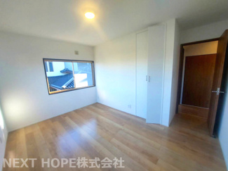 【洋室】 | 宝塚市逆瀬台６丁目中古戸建ゆったり４SLDK | ２階洋室6.5帖です♪室内はハウスクリーニング済み！お待たせ無しで即ご入居していただけます！！素敵な室内をぜひ現地でご確認ください！！