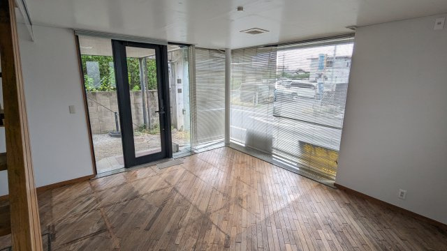 仲町3丁目住宅の洋室|落ち着いた色調の洋室です