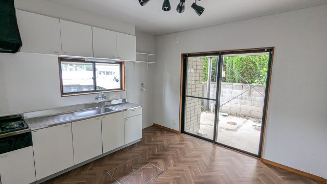 仲町3丁目住宅のその他|ダイニングキッチンのお部屋になります。